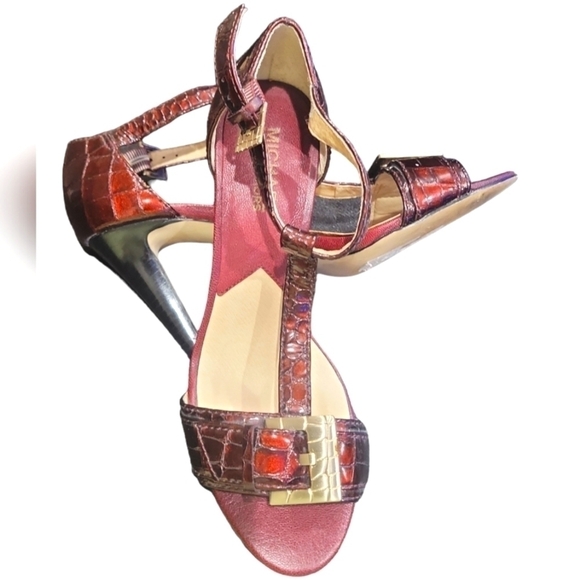 Michael Kors Women's Burgundy Patent Leather T-Strap Sandals Sz 7M - Picture 1 of 10